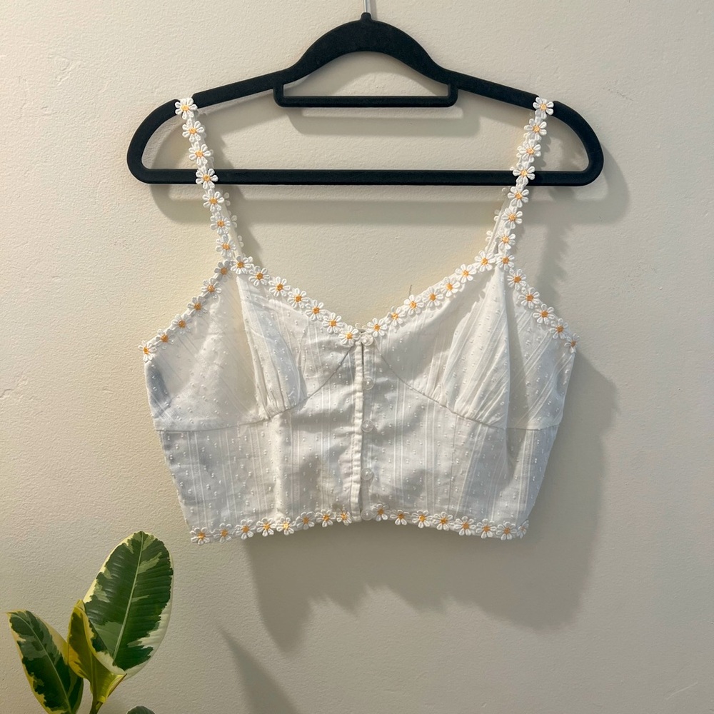 Forever 21 white daisy cropped blouse, Size M